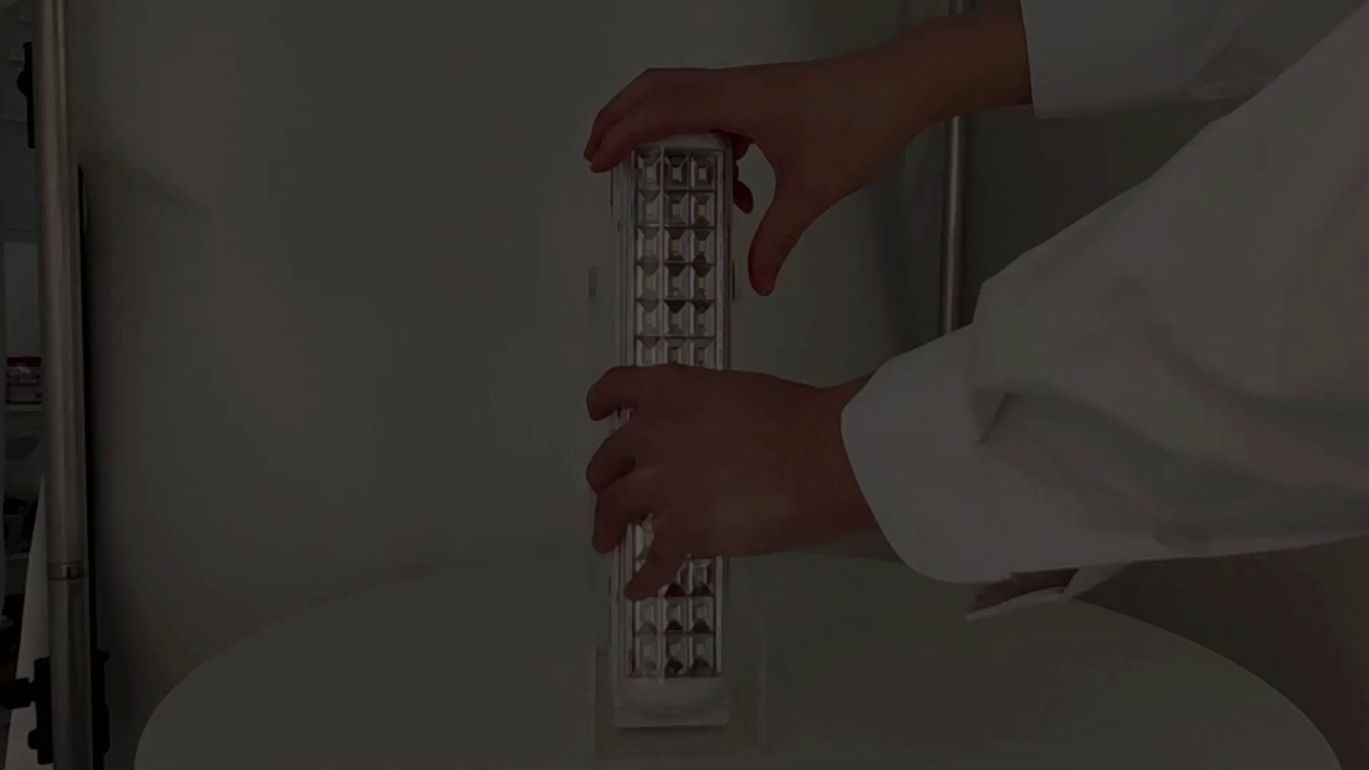 Portable Rechargeable SMD Emergency Light with Handle