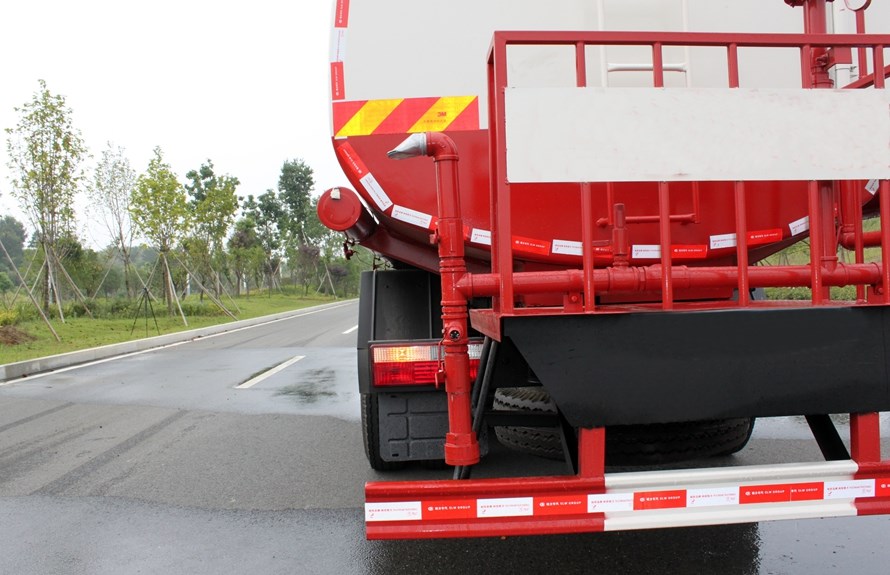 water tank truck rear