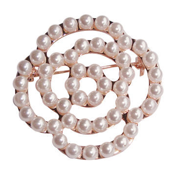 Pearls brooch, made of pearls and zinc alloy