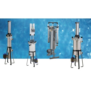 Cylinder scraper self-cleaning filter