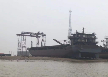 3390T Self-Propelled Deck Barge With Rampdoor
