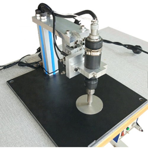 Saldatrice singola semiautomatica per maschere a tazza