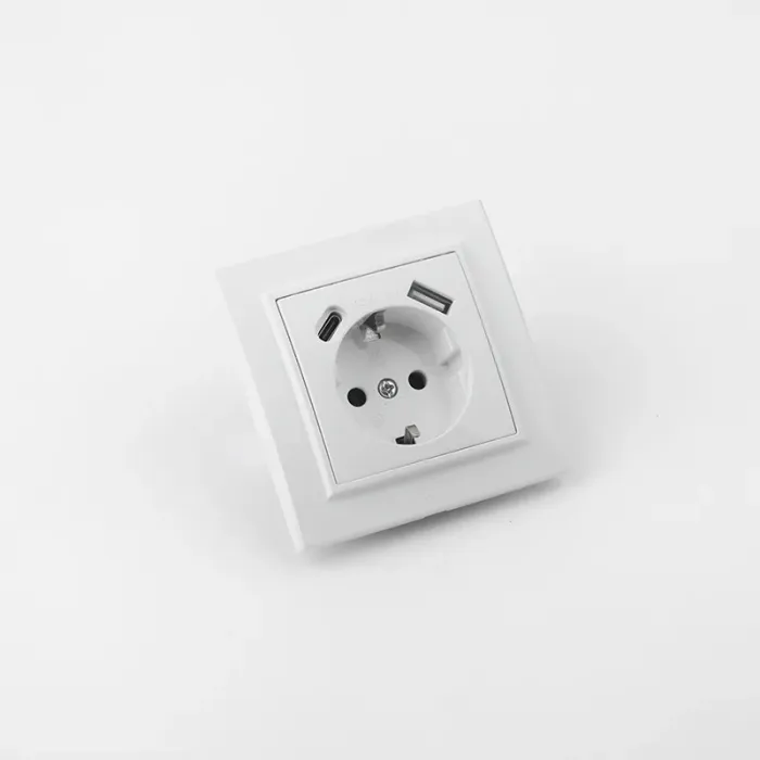 Soket Dinding Eropa dengan Pengisi Daya USB Tipe C