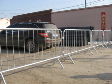 crowd control barrier temporary fencing