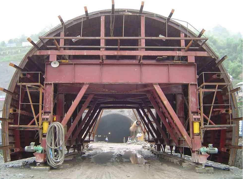 Tunnelbauwagen für Autobahn