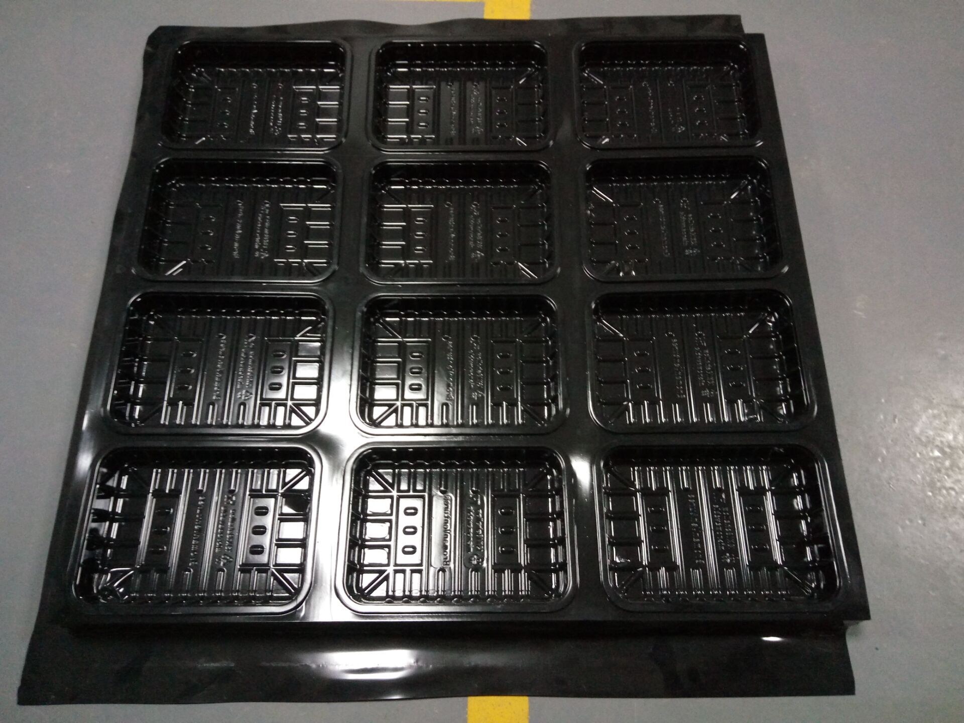 plastic vacuum forming machine