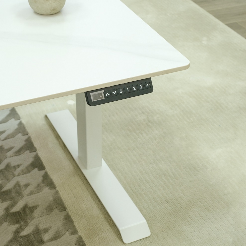 Table intelligente pour la maison chaude