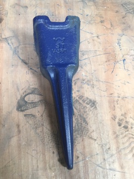 Dente della benna resistente all'usura e continuo