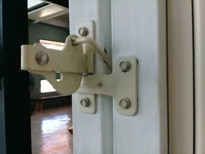 powder coated swing gate D Latch&Striker and handle