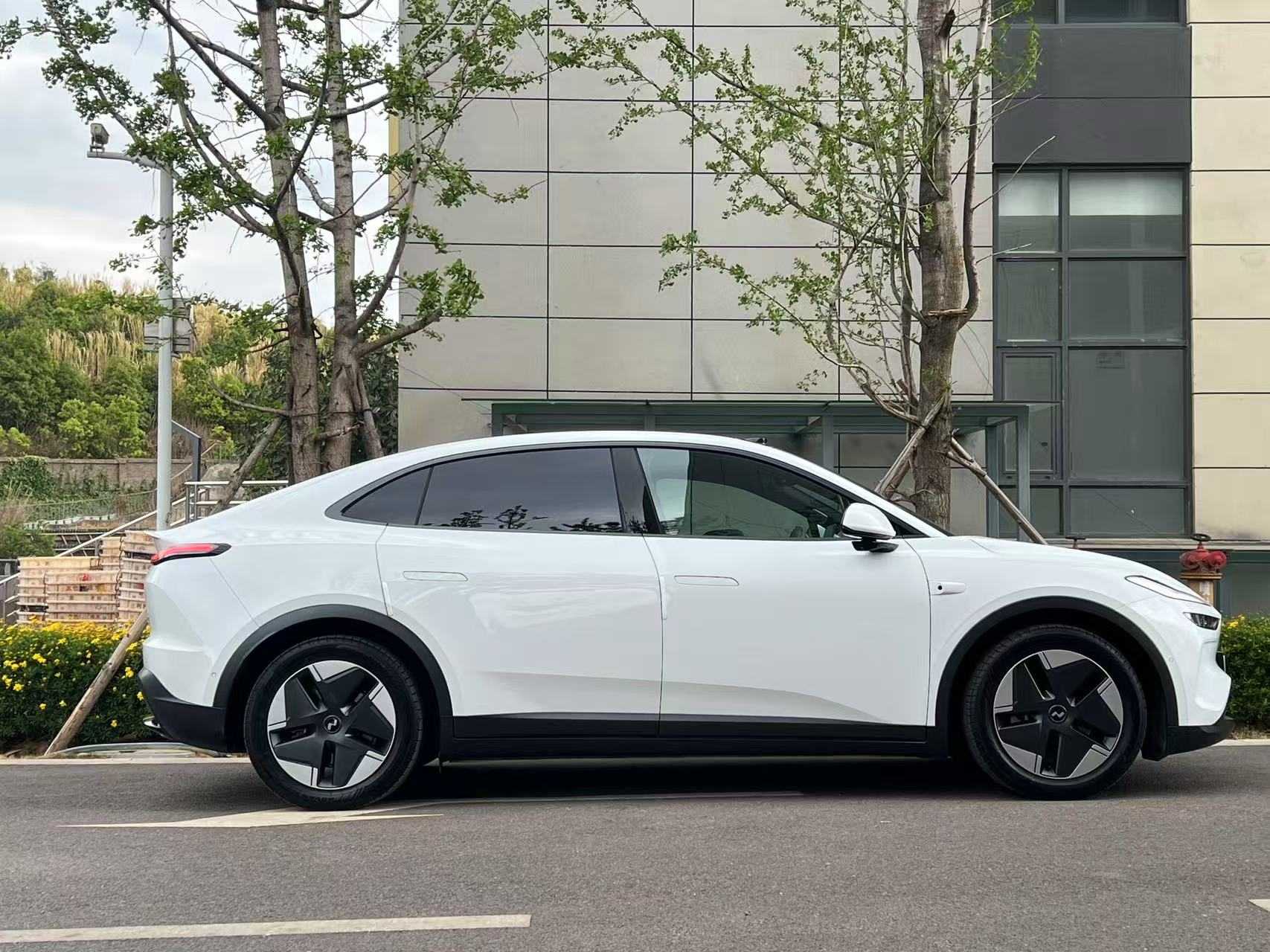 2024 model 555km standard range version
