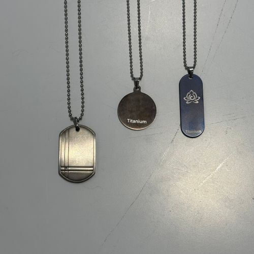 Тытанавыя падвескі - спектр вечнай элегантнасці