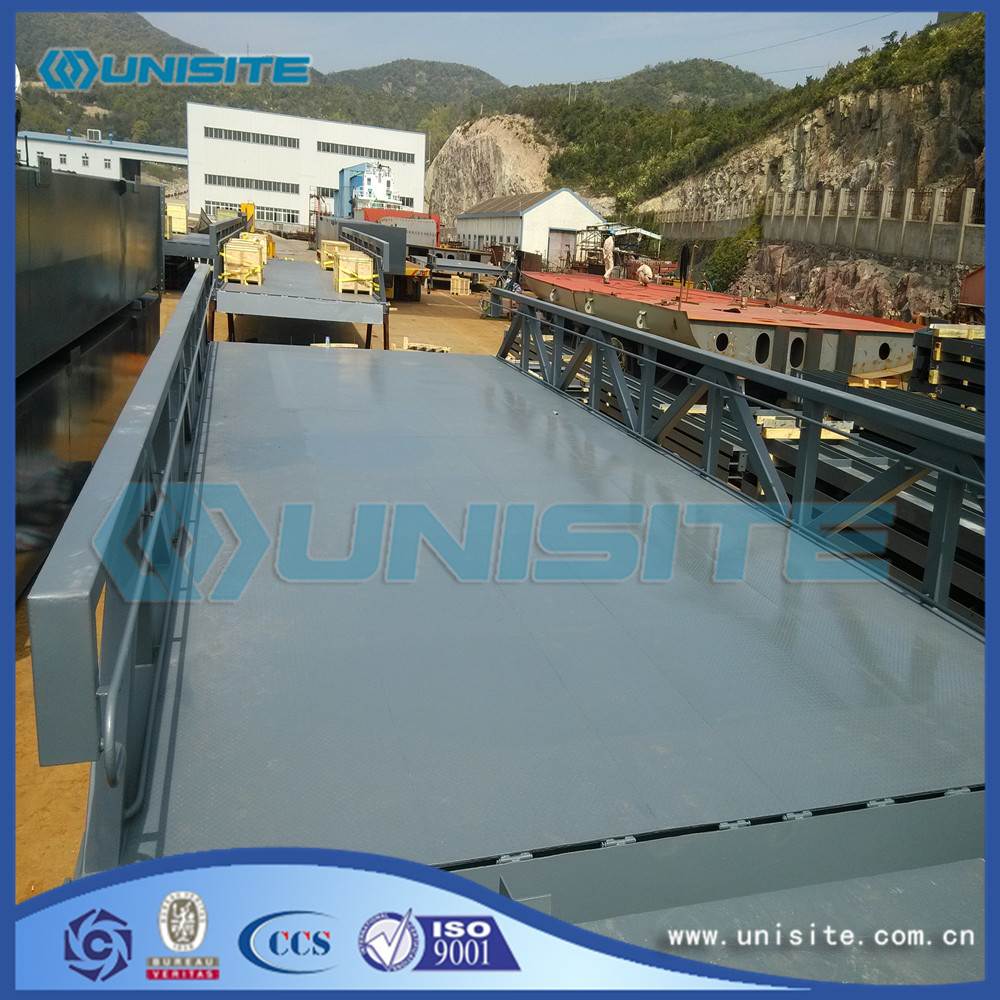 Marine construction floating platform