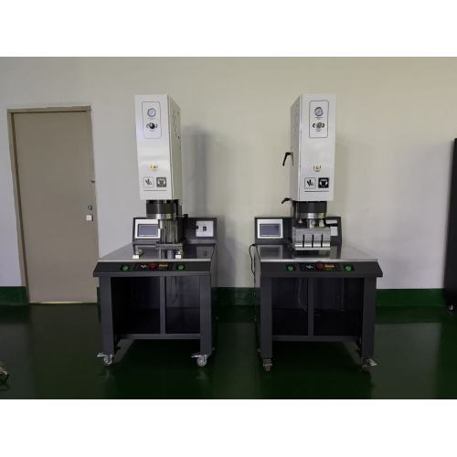 ماكينة لحام البلاستيك الصناعية بالموجات فوق الصوتية 15K 4200W
