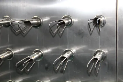 Shoe drying machine, ozone shoe dryer, ultraviolet shoe dryer