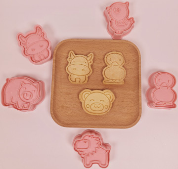 Wholesale DIY Bakeware: Cartoon Animal Cookie Cutters & Molds
