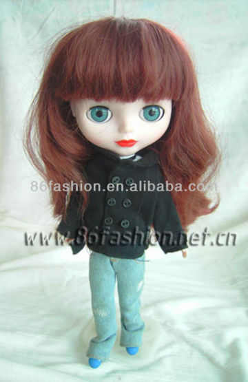 plastic dolls and blythe dolls