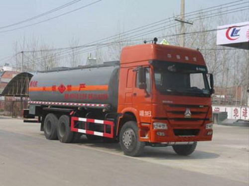 SINOTRUCK HOWO 310HP 22000Litres可燃性液体タンカー