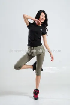 11212402 capri pants with skirt