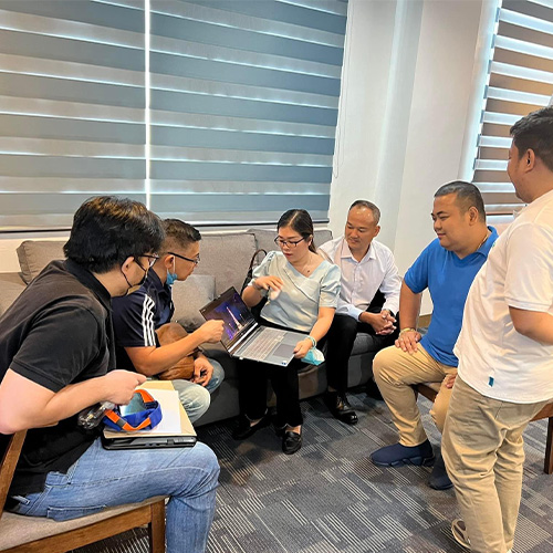 Reunião da equipe DEWY com o prefeito da cidade de Taytay