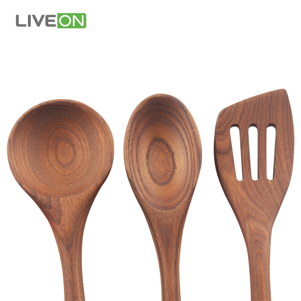 Set da cucina sano con cucchiaio in legno di frassino