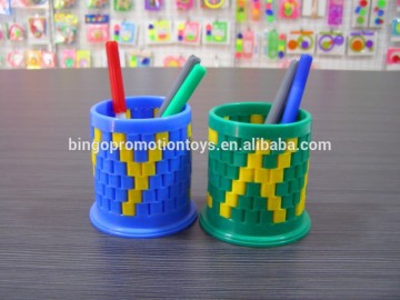 plsctic pen containe