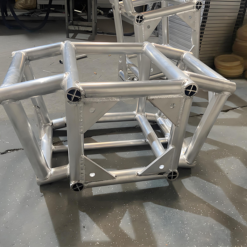 Custom-Shaped Truss