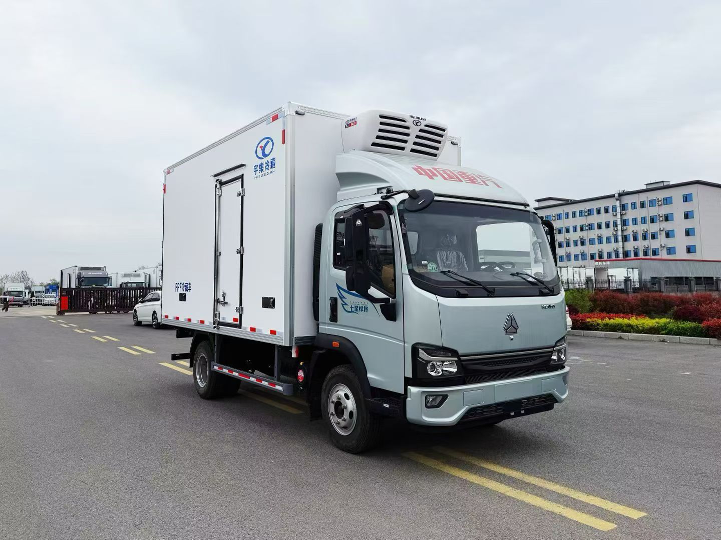 export standard HOWO 4.2m diesel reefer truck