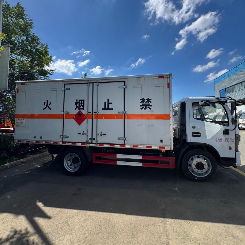 Large hazardous materials transport vehicle