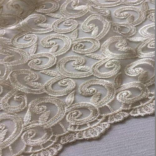 Platt broderityg för damkläder
