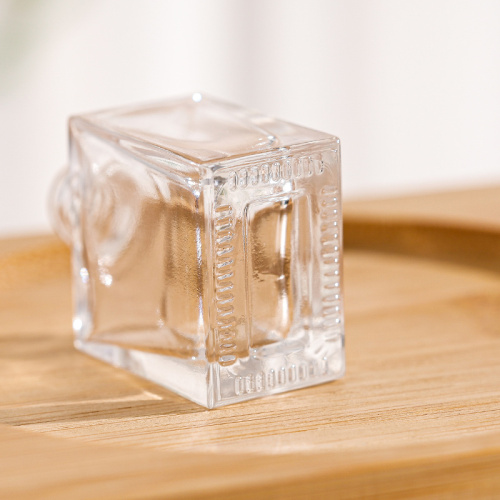 Contêineres de vidro versáteis projetados para fragrâncias de carro