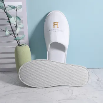 White Comfortable Disposable Home And Hotel Slippers
