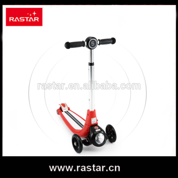 2016 Rastar hot sale kids toy flash mini scooter made in china