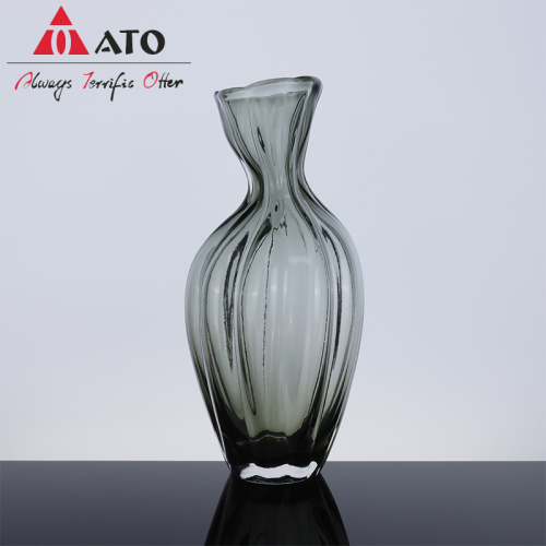 Vase en verre gris soufflé à la main pour décoration intérieure
