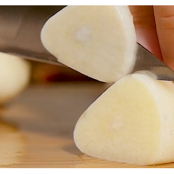 NEUE SAISON FRISCHER KNOBLAUCH OHNE KÄLTE