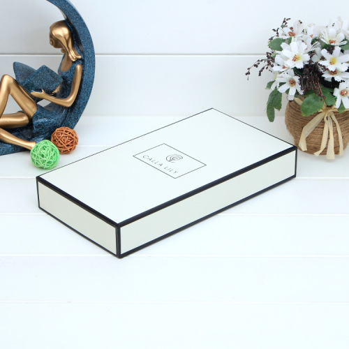 Exquisite Lid and Base Christmas Gift Box