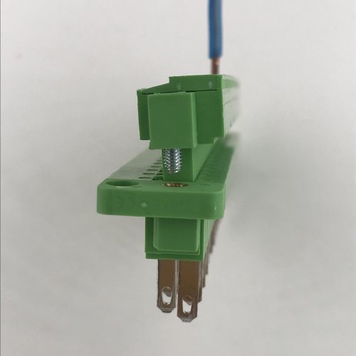 Plug-in di contatto a 24 pin tramite morsettiera a parete