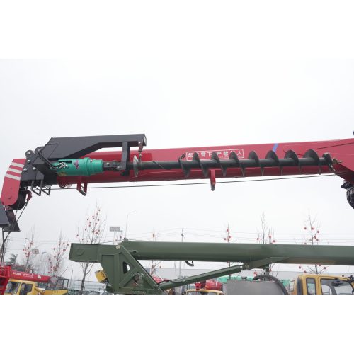 12-тонный автокран с буровой штангой