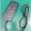 Universeller 60W Desktop AC -Leistungsadapter 15V 4A