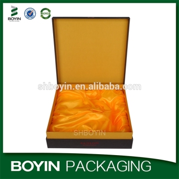 Factory price custom red wine packaging with satin fabric