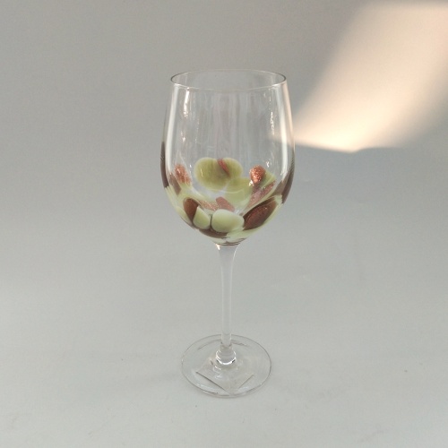 hochwertiges buntes Kelchglas für Rotwein