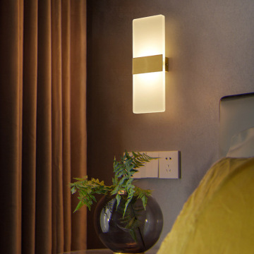Gaya Panas 4W Lampu Dinding LED Indoor Fleksibel Lampu Tempat Tidur Akrilik untuk Kamar Tidur