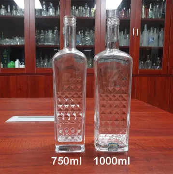 Square Bottom Screw Bottle Top 1 Litre Glass Bottle For Vodka
