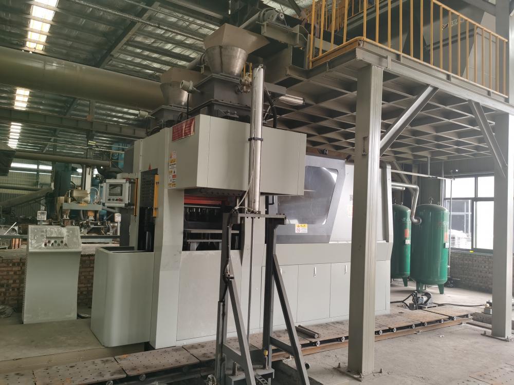 Full automatic molding machine