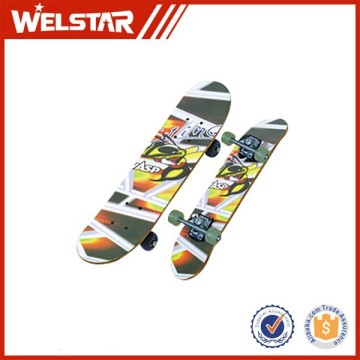 City Sports Street Games Skateboarder training Colorful Pattern Skateboard for Entertainment