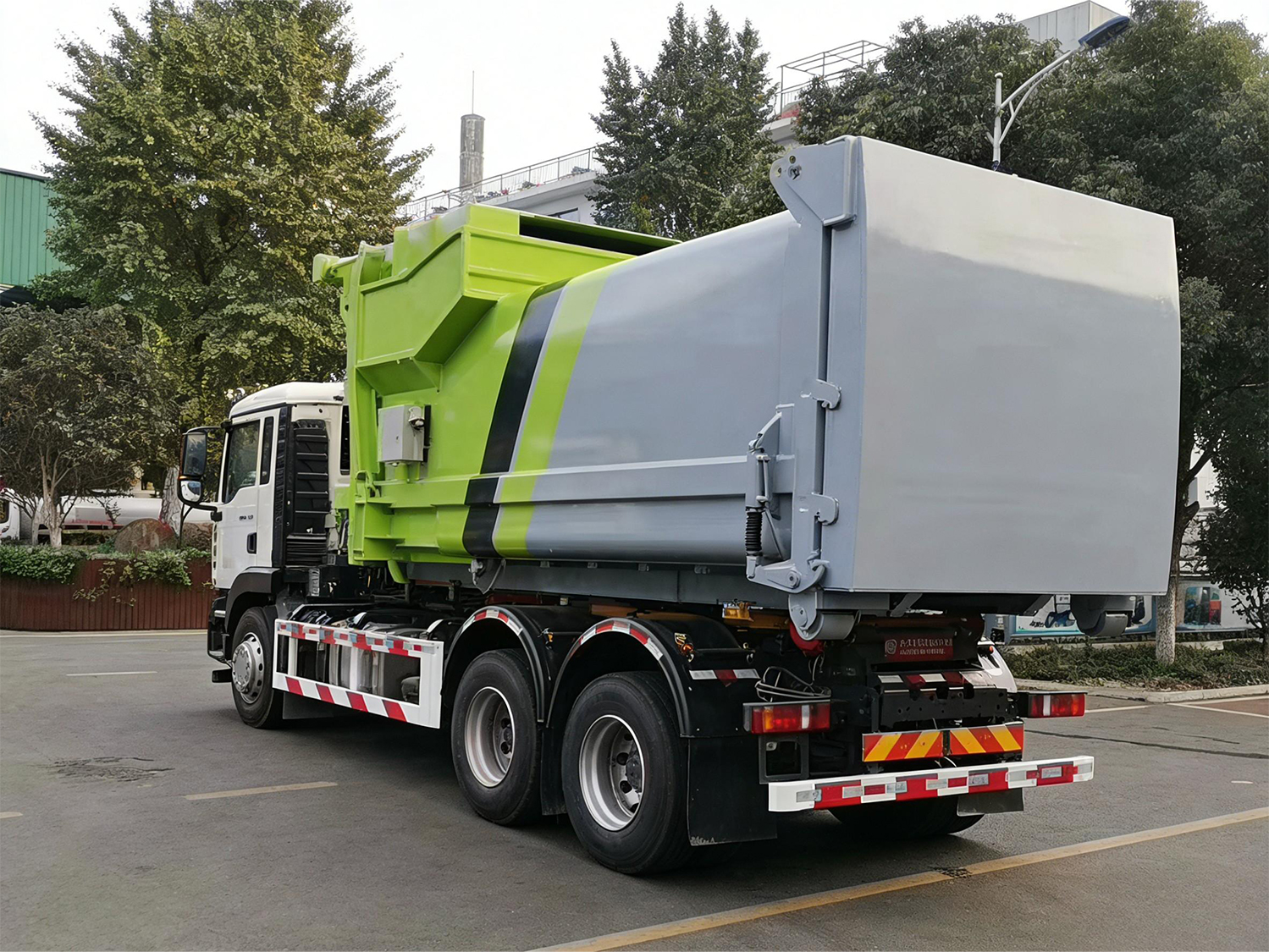 what is a refuse collection truck