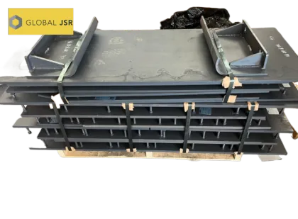 Excavator feeding plate bottom plate