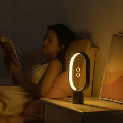Heng Balance LED Table Lamp