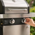Parrilla compacta de gas propano líquido de 2 quemadores con gabinete de una sola puerta de acero inoxidable y mesas auxiliares