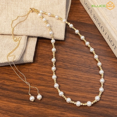 Elegant Freshwater Pearl Necklace with Modern Design