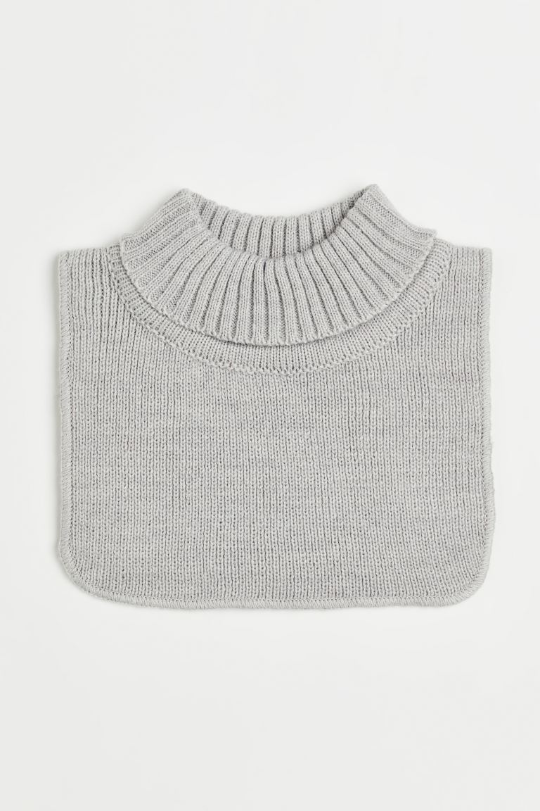 Ribbed turtleneck collar in soft knit for baby